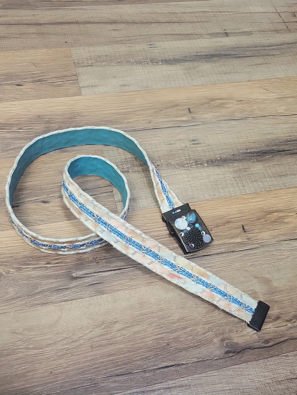 ELITE ACCESSORIES Blue Peach Off-White Beaded Buckle / Belt